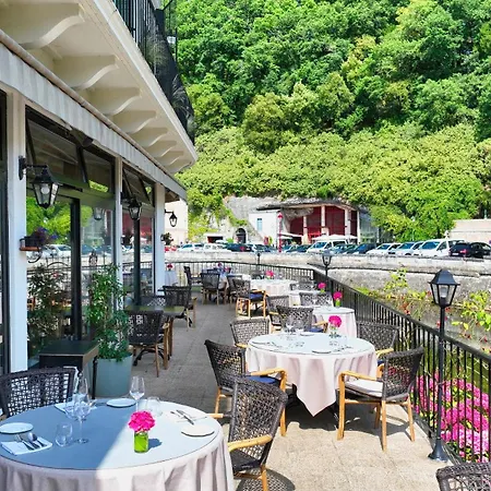 ホテル Restaurant Charbonnel ブラントーム